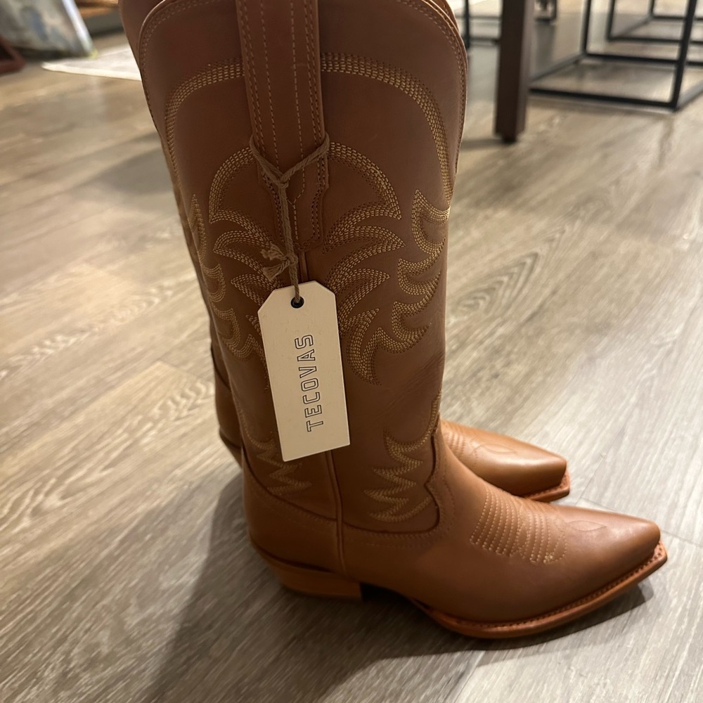 Teacova Annie’s Never Been Worn NEW in BOX Genuine